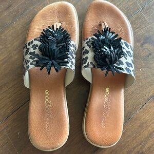 Andre Assous flip flop sandals